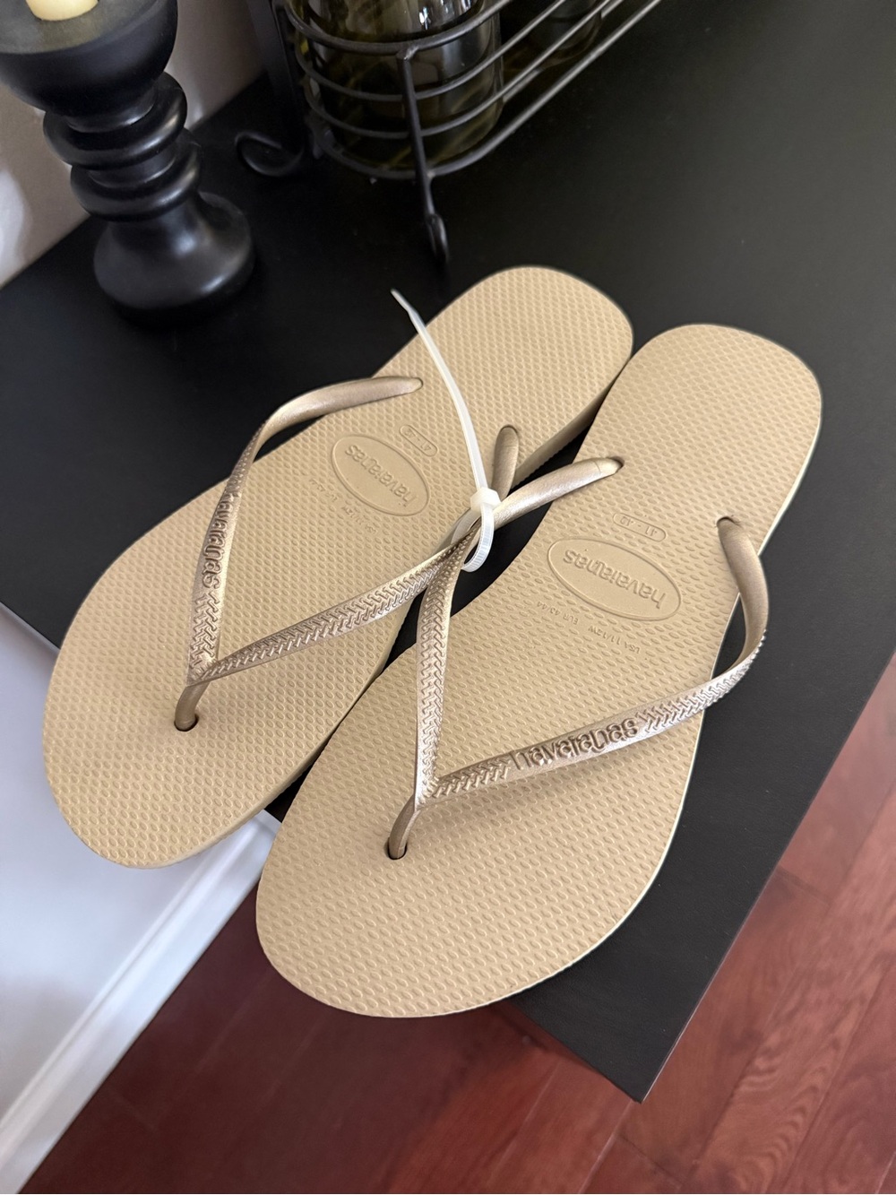 Havaianas Slim Flip Flop in Sand Grey Light Golden Sandals NWT Womens Size 11/12